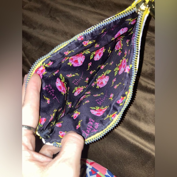 Betsey Johnson Floral Yellow cosmetics bag. - Picture 4 of 6
